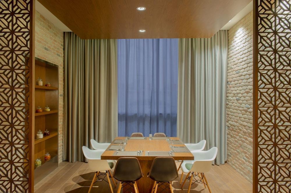 Doubletree By Hilton Doha - Al Sadd Hotel Kültér fotó Meeting room