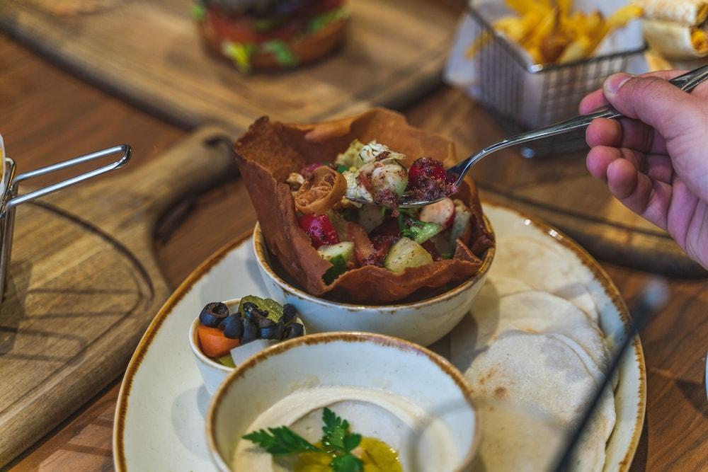 Doubletree By Hilton Doha - Al Sadd Hotel Kültér fotó A Greek salad served in a pita