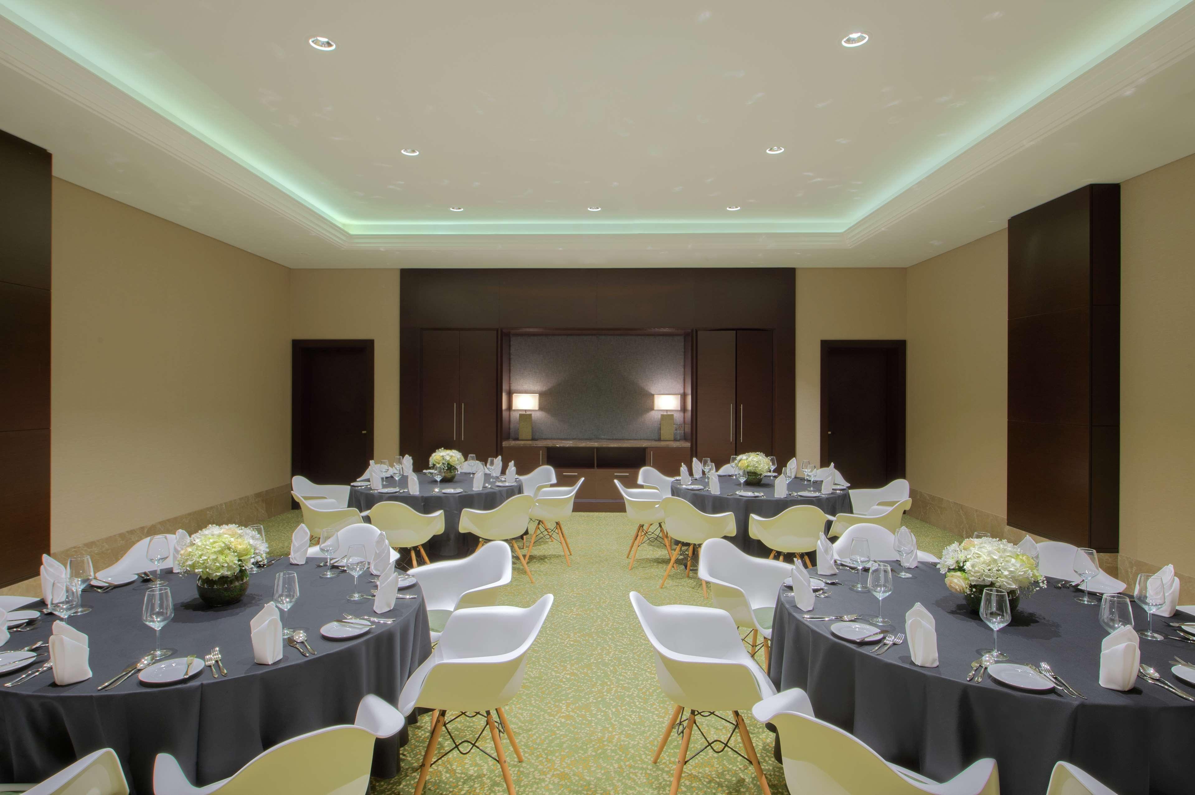 Doubletree By Hilton Doha - Al Sadd Hotel Kültér fotó Meeting room