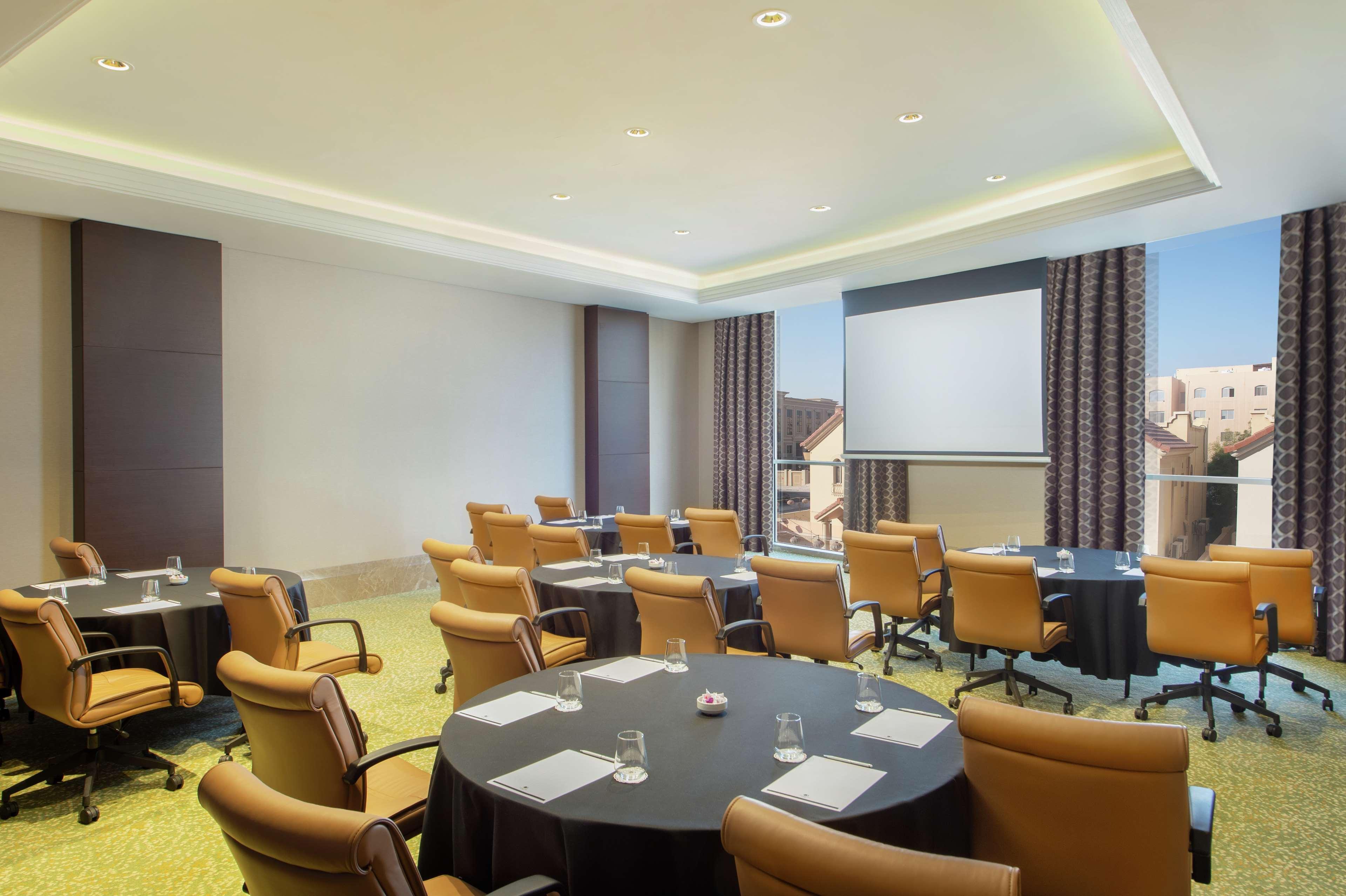 Doubletree By Hilton Doha - Al Sadd Hotel Kültér fotó Meeting room