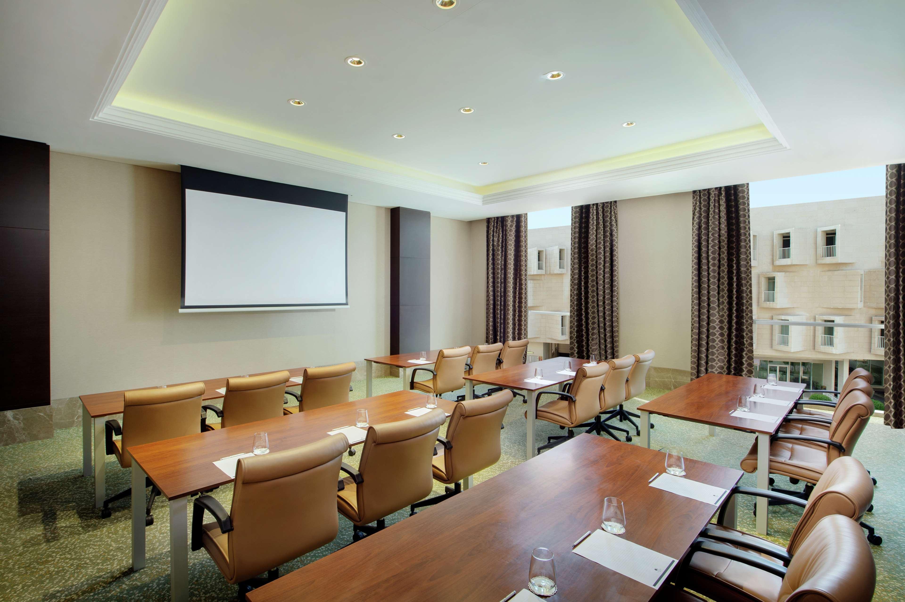Doubletree By Hilton Doha - Al Sadd Hotel Kültér fotó Meeting room