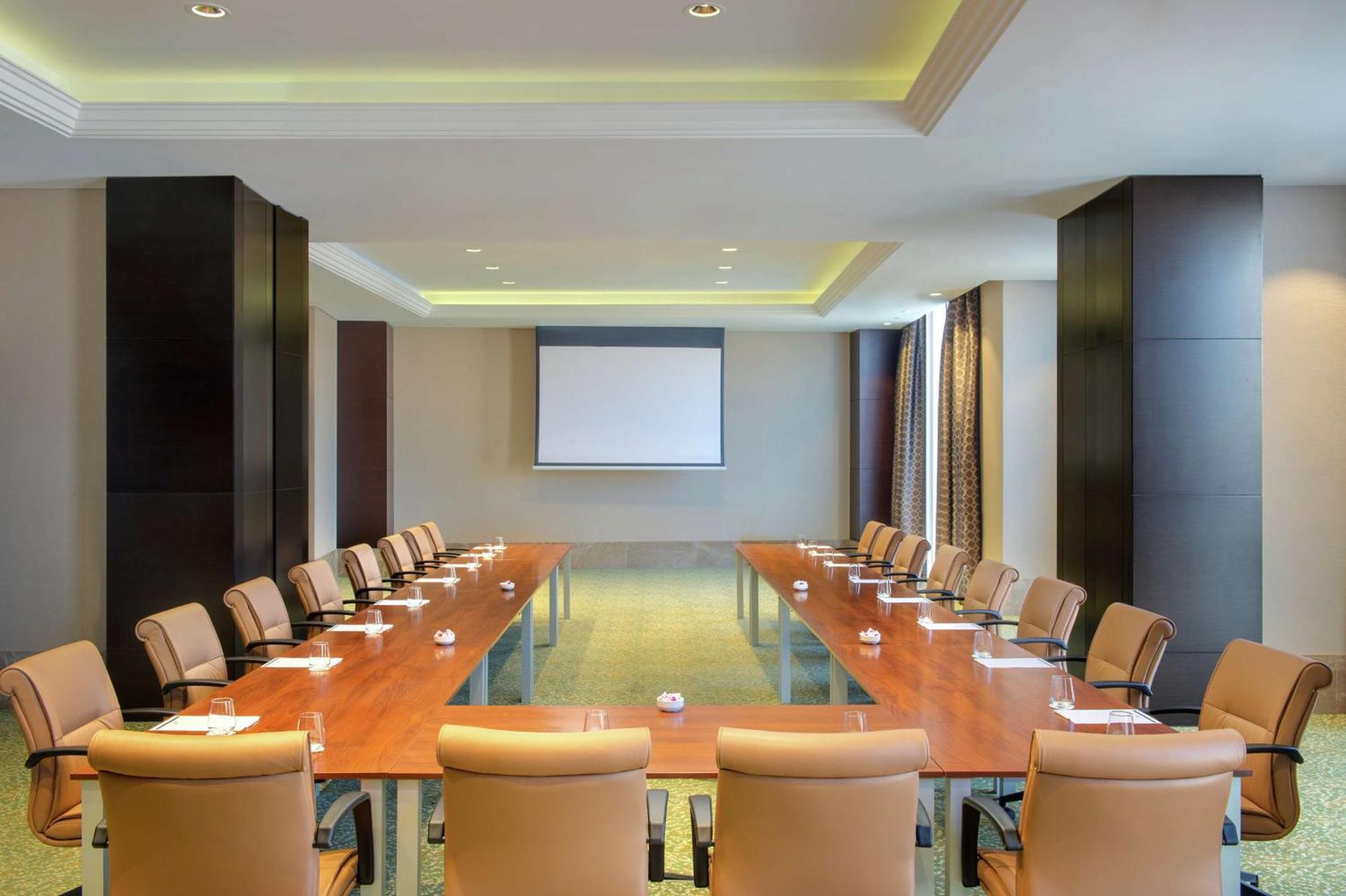 Doubletree By Hilton Doha - Al Sadd Hotel Kültér fotó Meeting room
