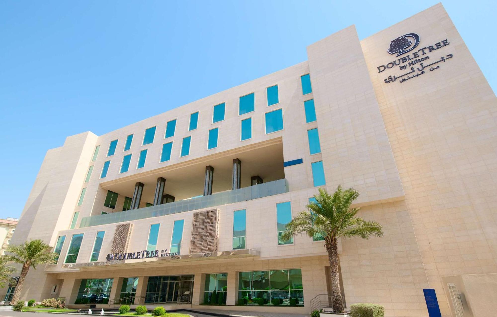 Doubletree By Hilton Doha - Al Sadd Hotel Kültér fotó The hotel in 2015